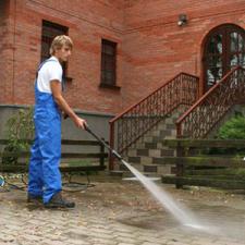 5 Reasons to Hire a Professional Pressure Washing Company